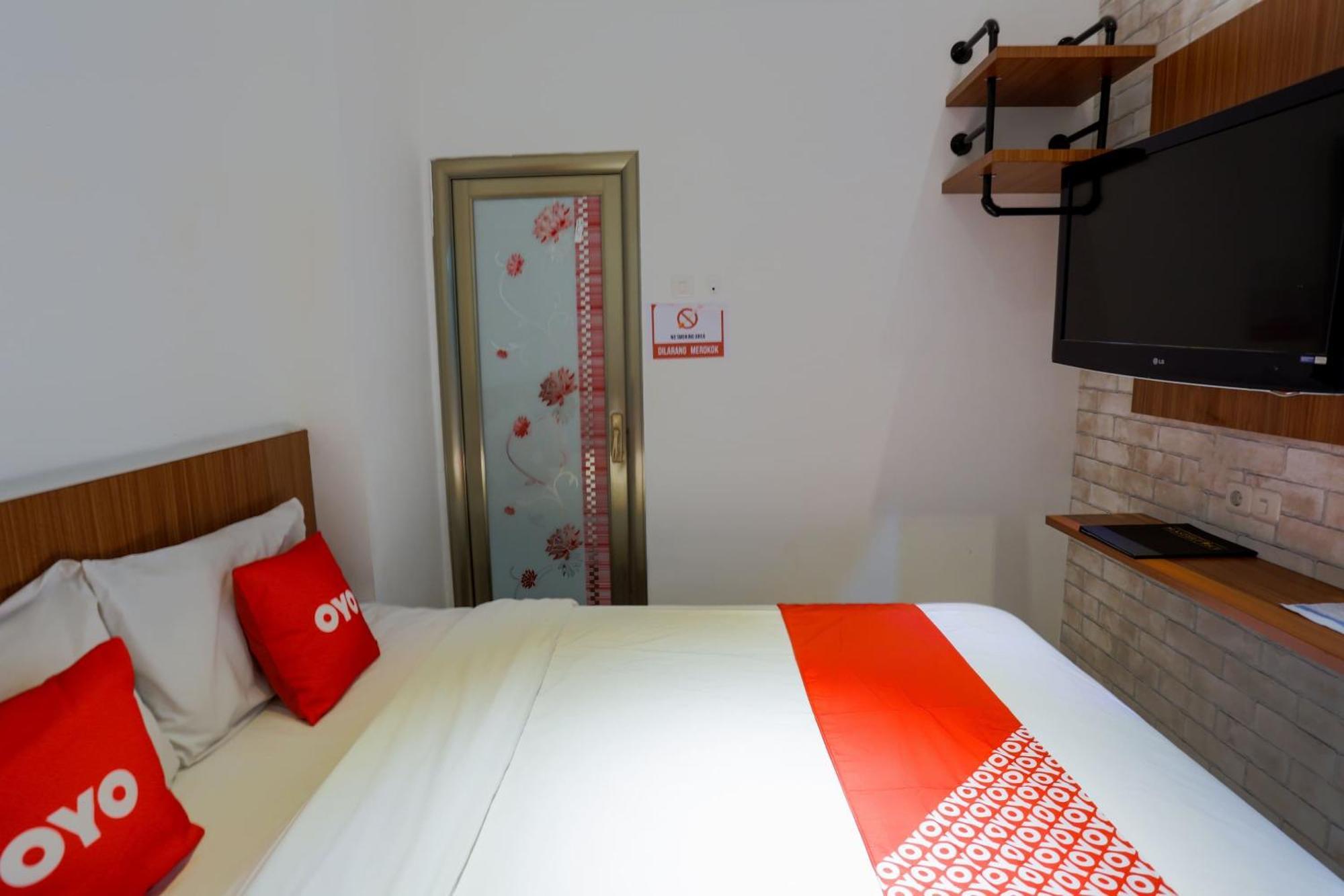 Super Oyo 3109 Point Inn Jakarta Exterior photo