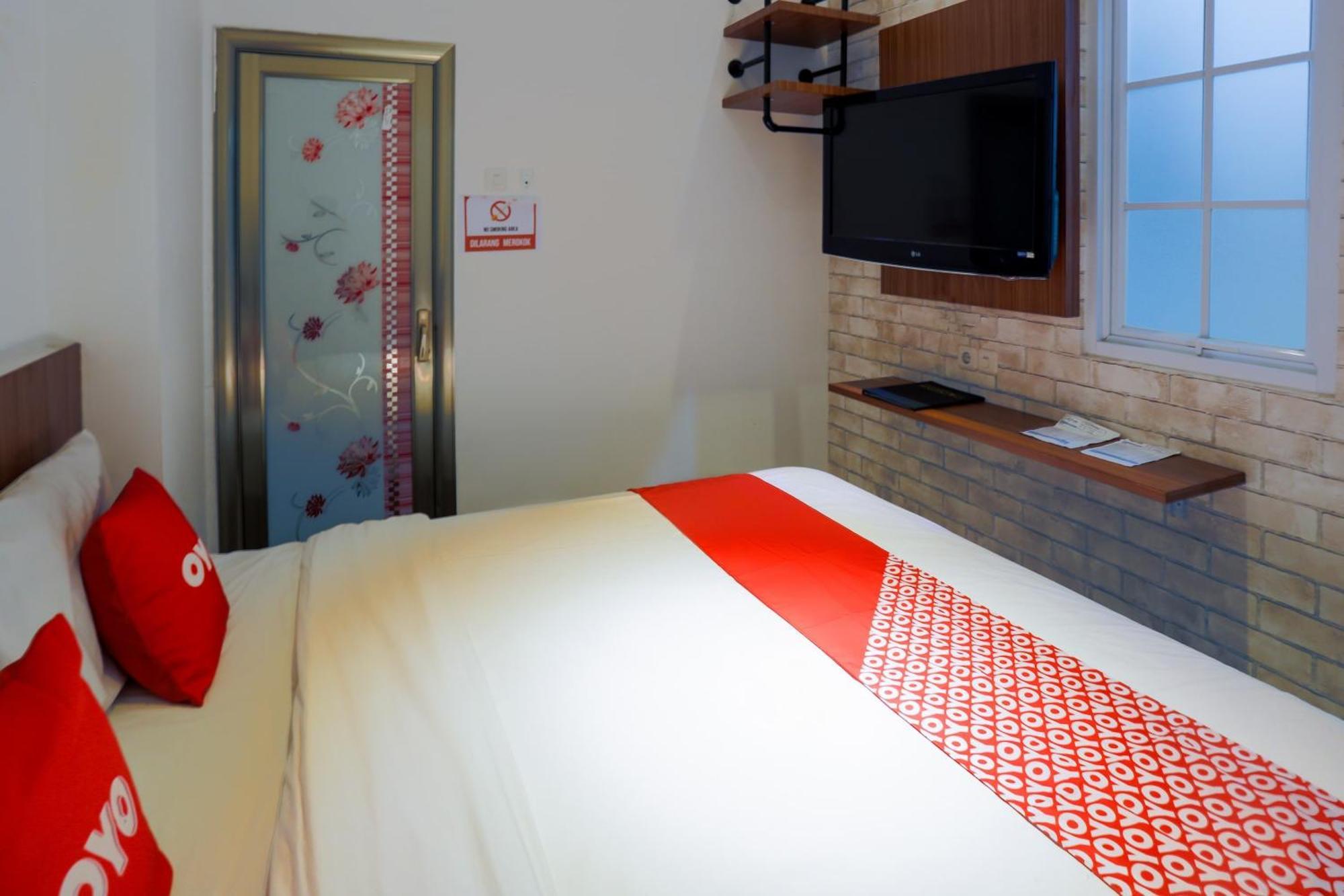 Super Oyo 3109 Point Inn Jakarta Exterior photo